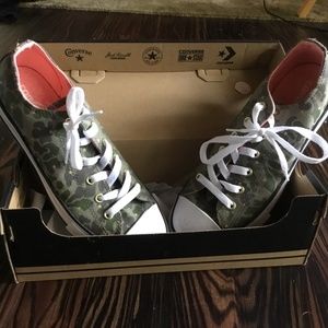 Camo with stars low top converse - NEVER BEEN WORN AND COMES IN BOX